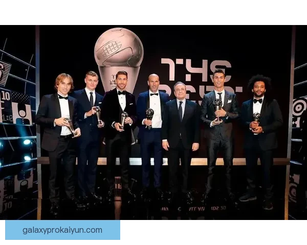 安切洛蒂与齐达内再度对决，欧洲赛场展现教练智慧与风格对比